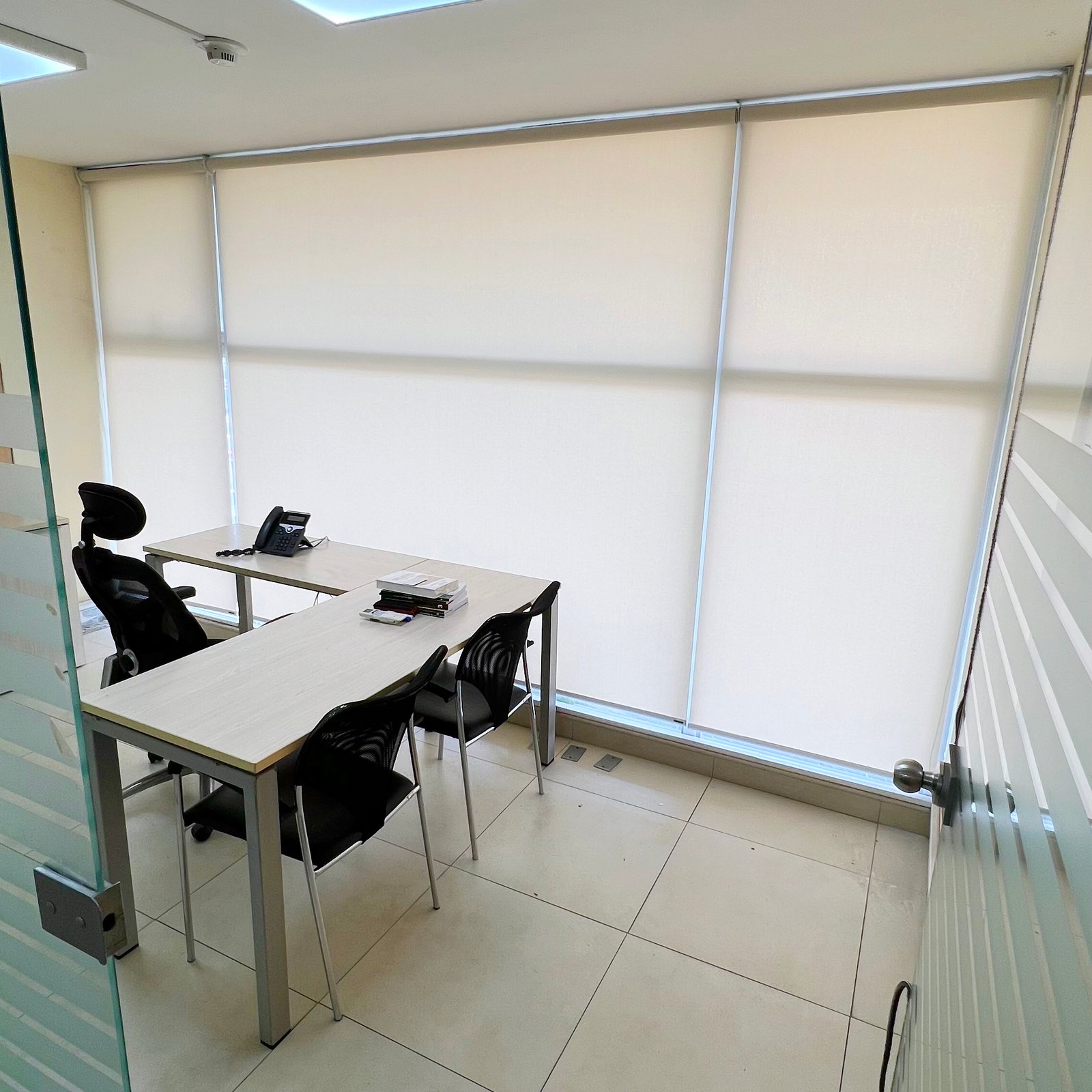 03cortinas-roller-screen-cortinas-enrollables-para-oficina