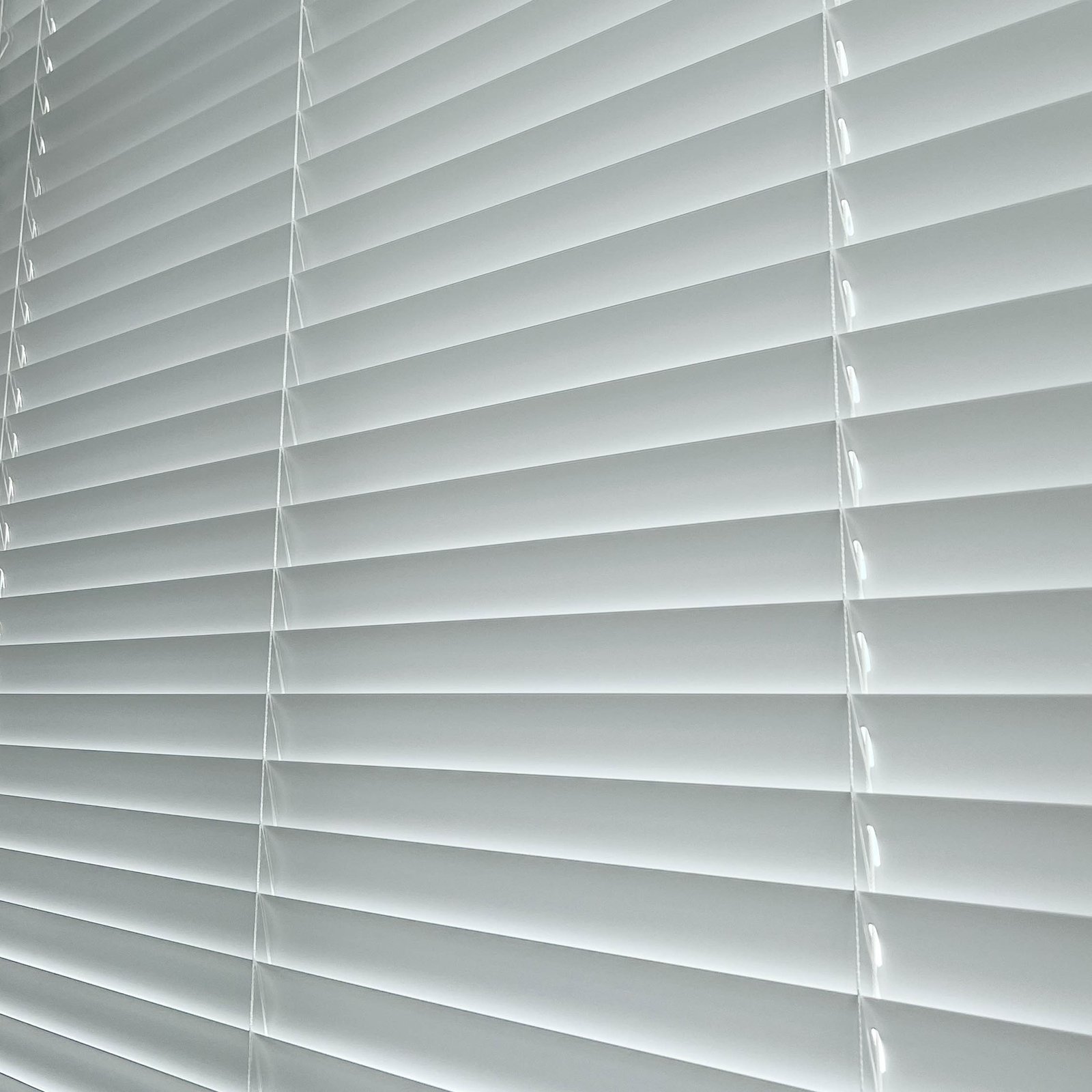 03-persianas-para-oficina-persianas-horizontales-pvc