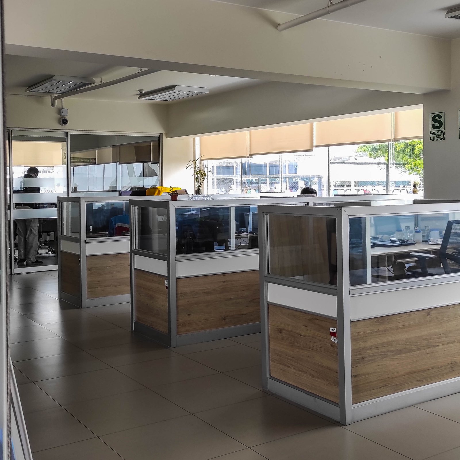 04-cortinas-roller-screen-cortinas-enrollables-para-oficina