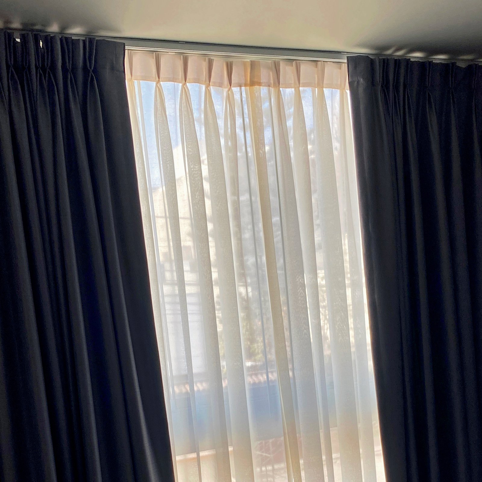 01-cortinas-en-riel-hotelero-cortinas-tull-blackout